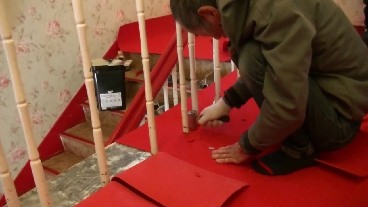 インテリアリフォーム　川越市　階段室カーペット張替え④赤いパンチカーペット ベストインテリア