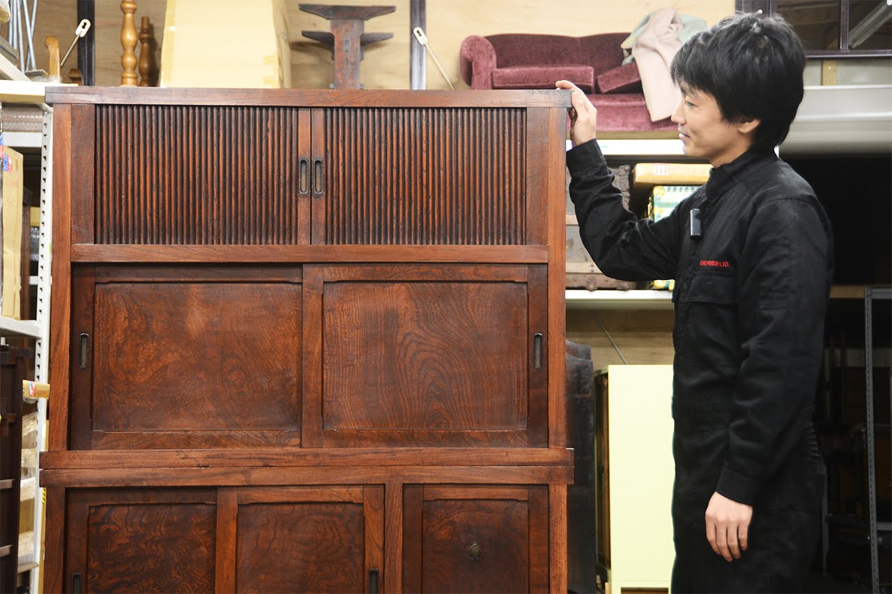 昭和レトロ家具　「じゃばら扉の収納棚」
