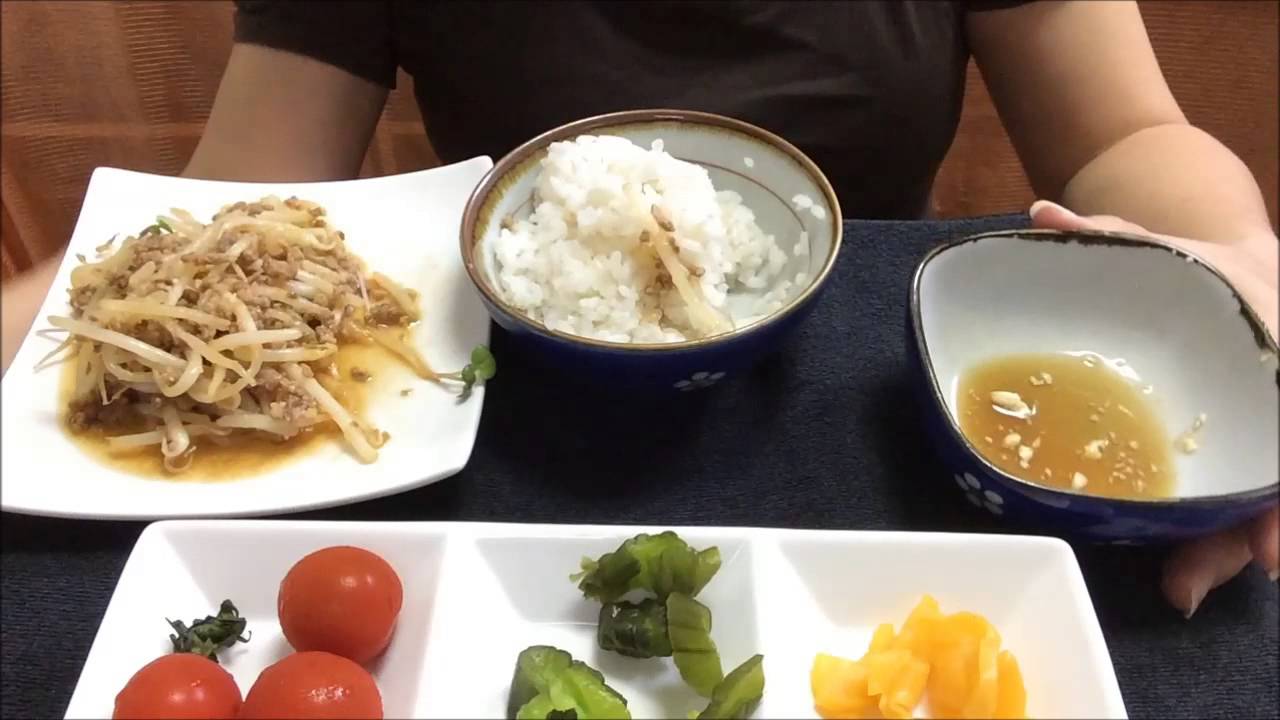 asmr 食べ動画　女飯 　朝ごはん　もやしとひき肉のピリ辛炒めとえだまめ豆腐食べる　eating japanese food moyashi